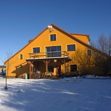 Penzion Eqilon Hotell Mělník Exteriör bild