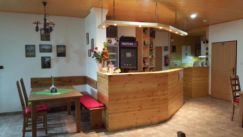 Penzion Eqilon Hotell Mělník Exteriör bild