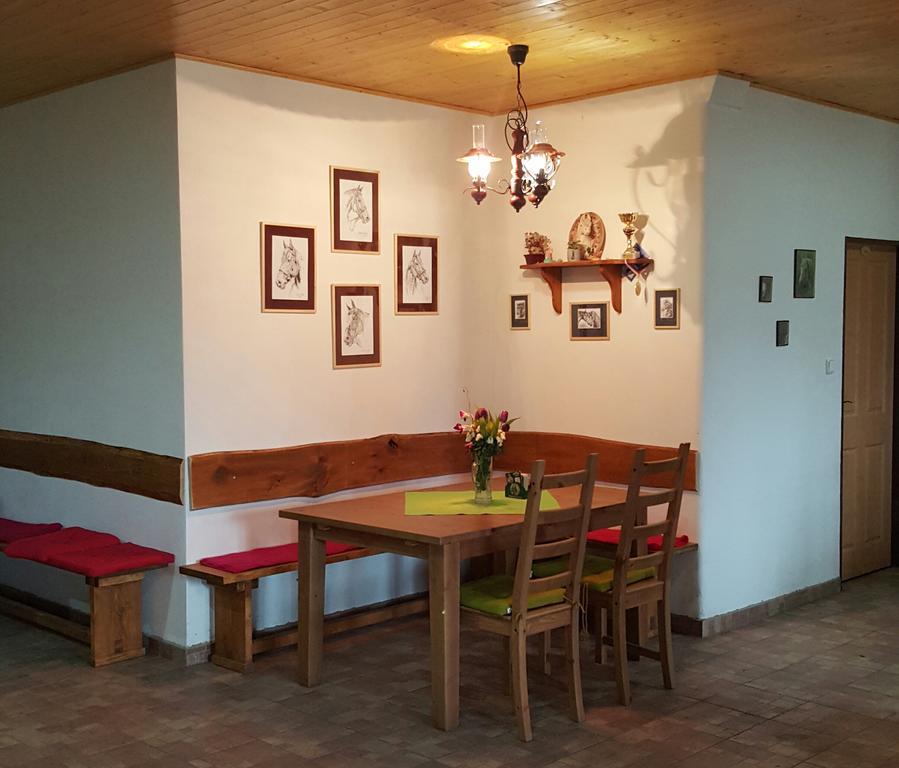 Penzion Eqilon Hotell Mělník Exteriör bild