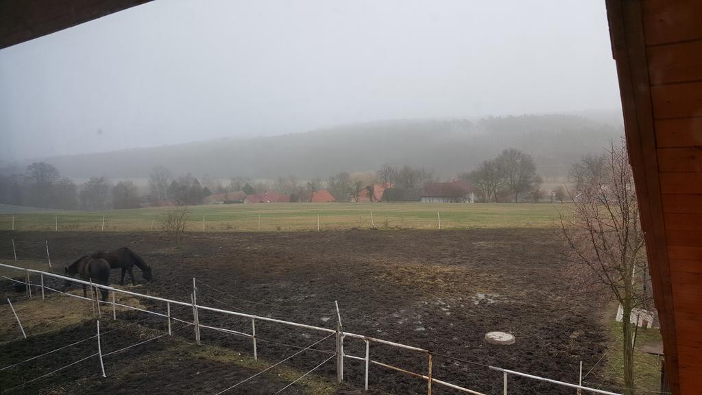 Penzion Eqilon Hotell Mělník Exteriör bild
