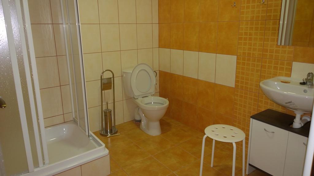 Penzion Eqilon Hotell Mělník Exteriör bild