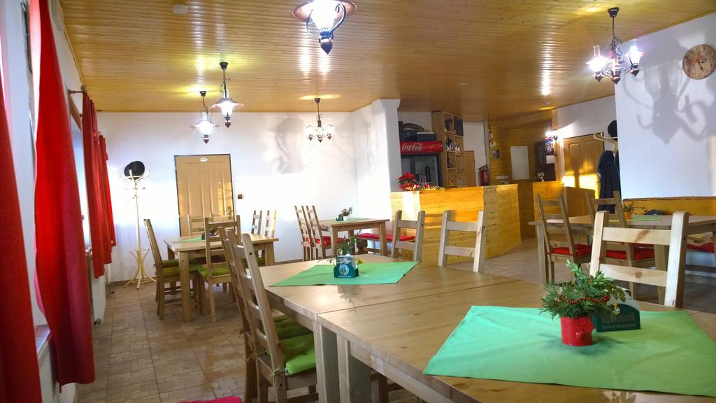 Penzion Eqilon Hotell Mělník Exteriör bild