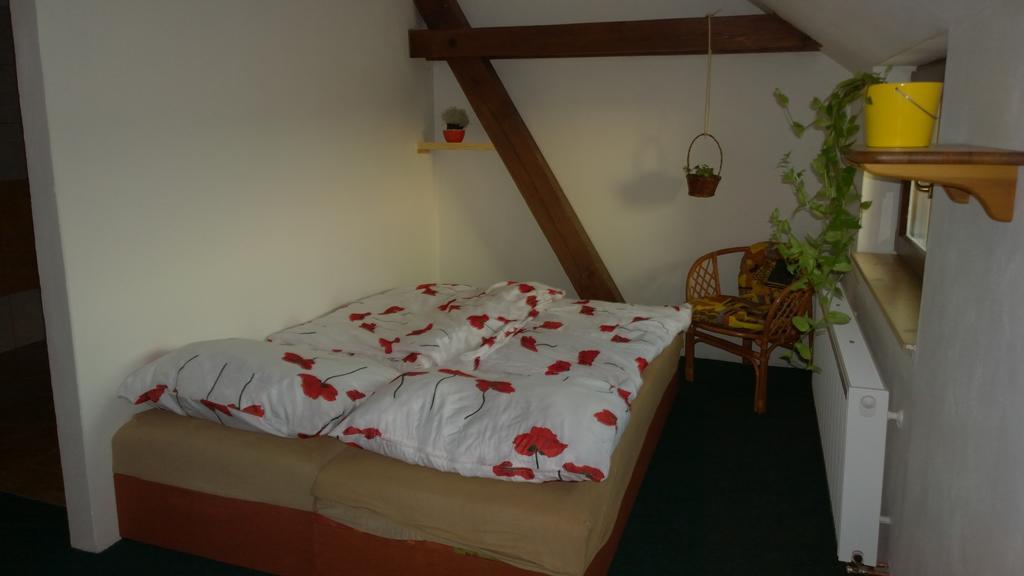 Penzion Eqilon Hotell Mělník Exteriör bild