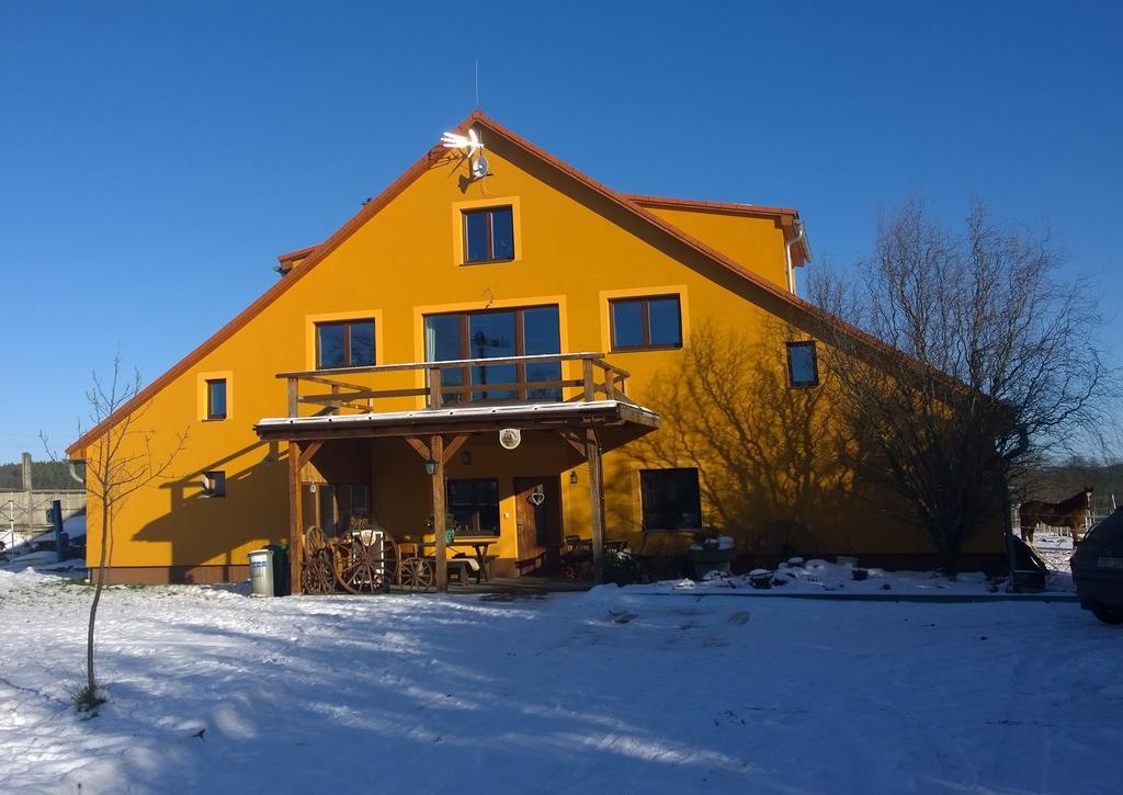 Penzion Eqilon Hotell Mělník Exteriör bild